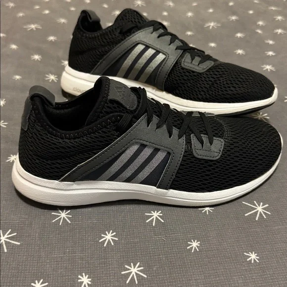 Worn once ADIDAS Durama Cloudfoam Unisex athleisure shoes. Size Women’s 6.5 - Picture 3 of 16